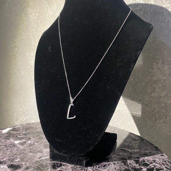 Solid sterling silver chain with sterling L pendant - Picture 3 of 4